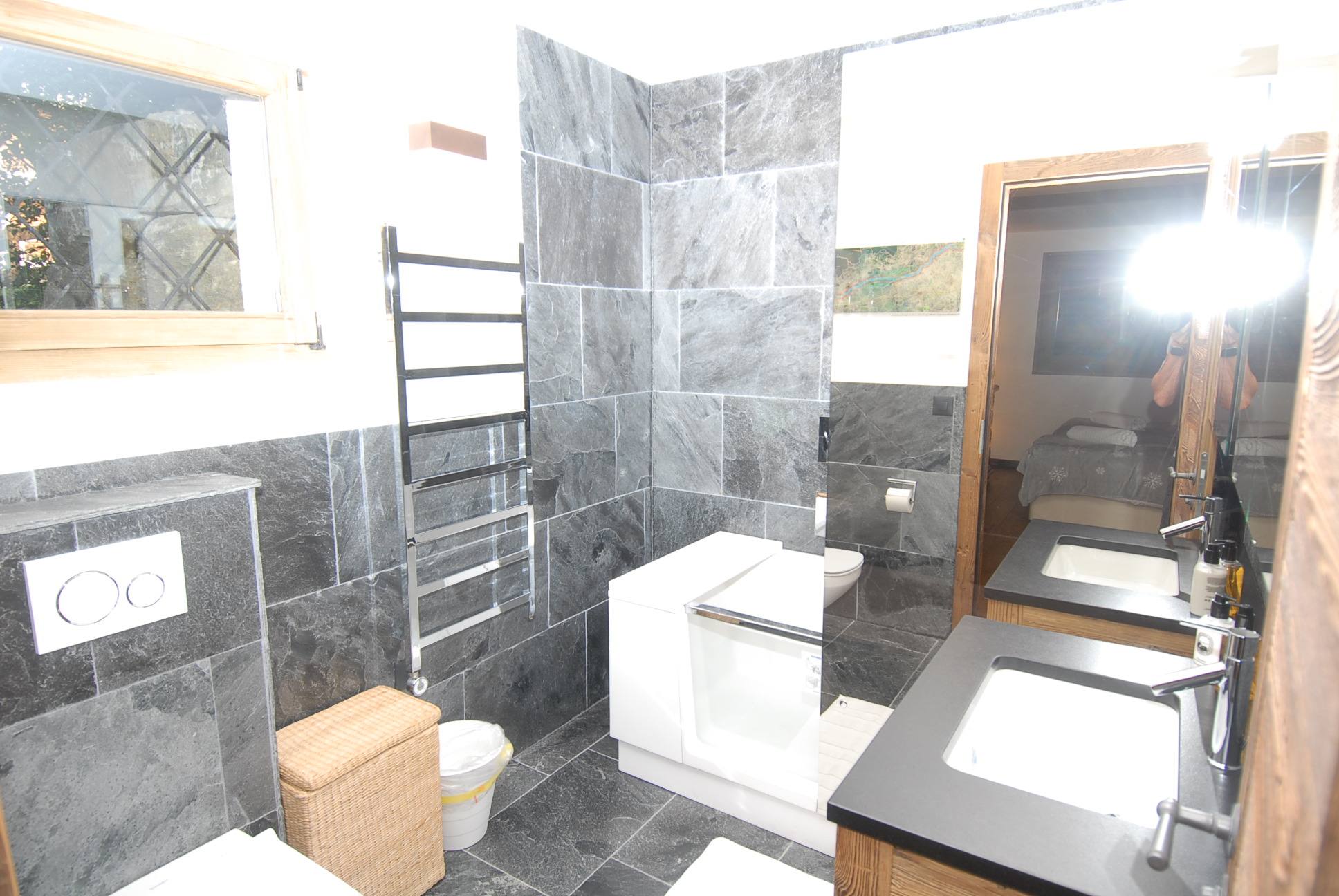 Slate bathroom with heated rail